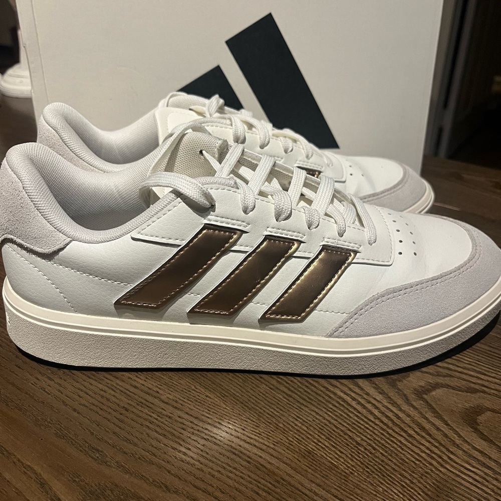 Adidas Courtblock 9.5